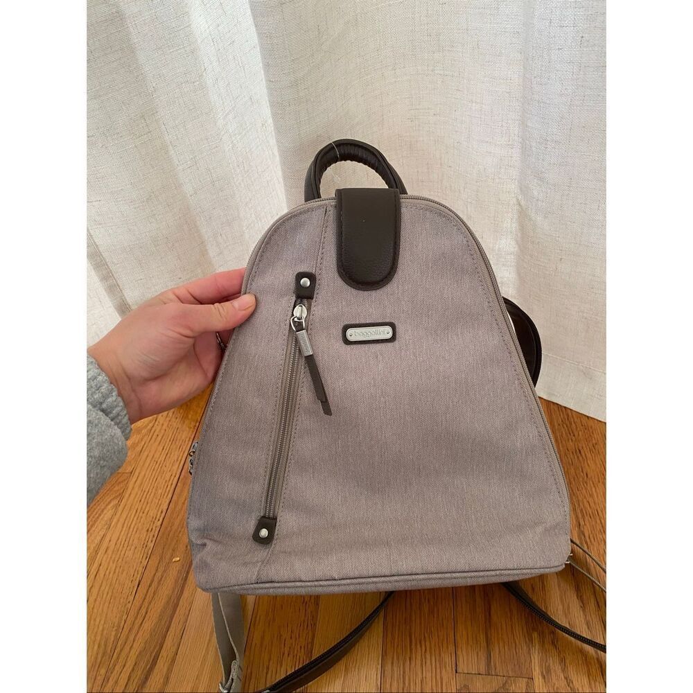 Baggallini metro Backpack small